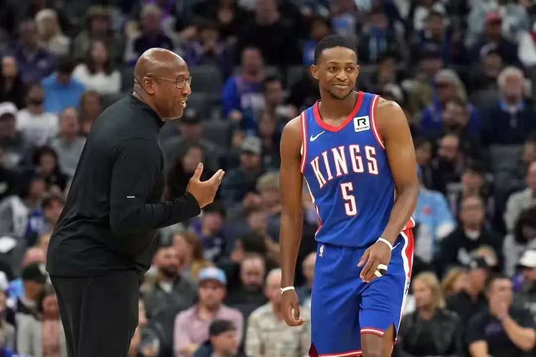 篮网B队碾压美国男篮,福克斯高光表现 篮网B队碾压美国男篮,福克斯高光表现