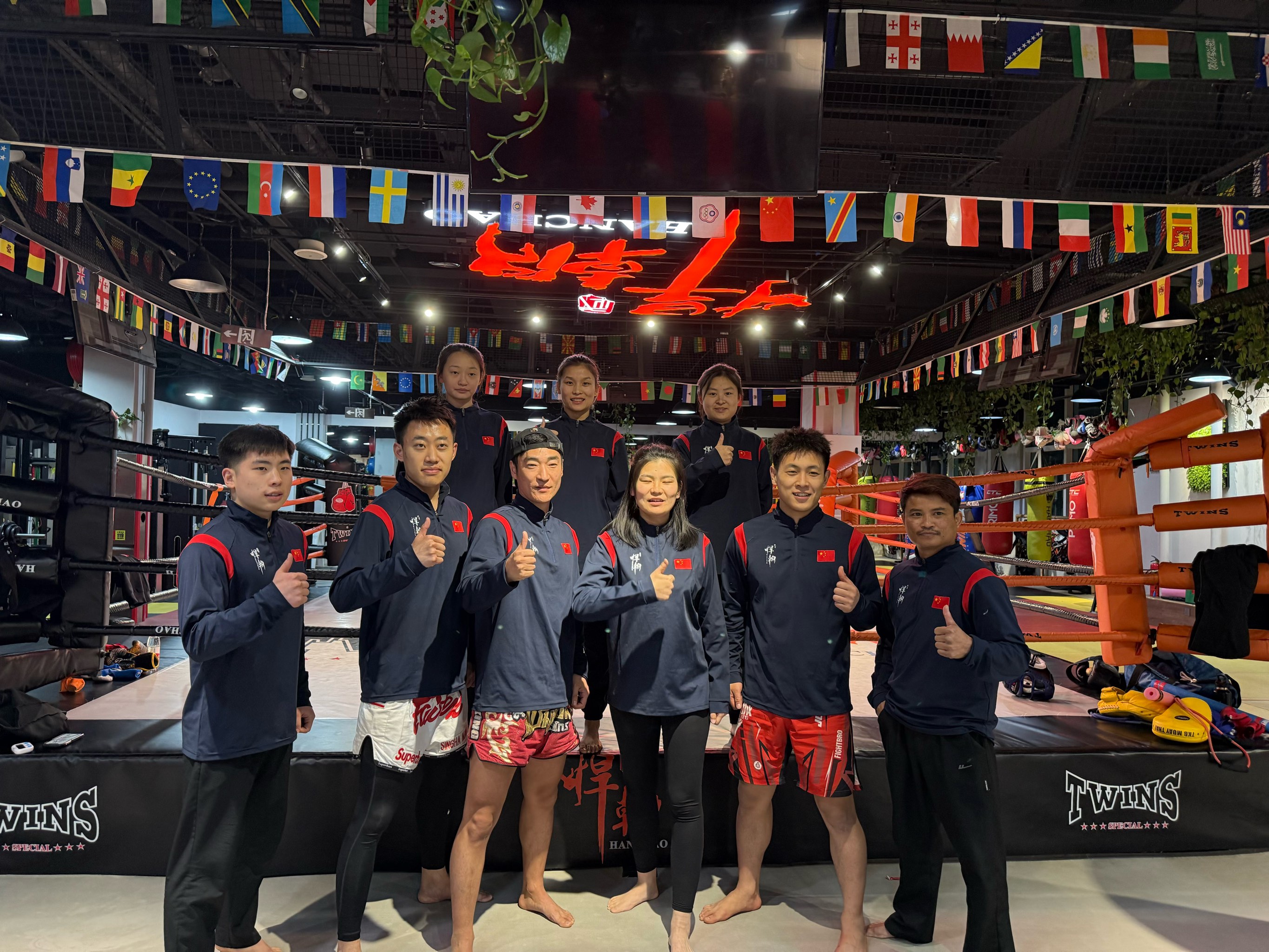 一场经典之战！拳击点燃球迷热情