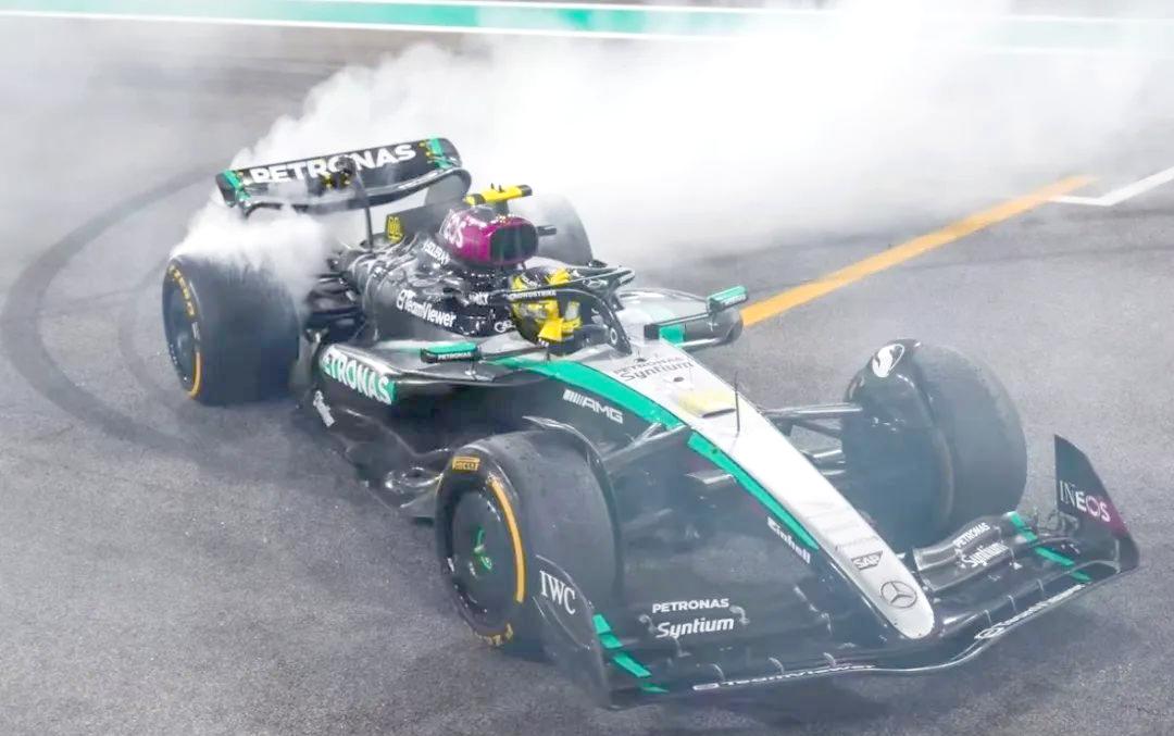 威廉姆斯逆转梅赛德斯，汉密尔顿刷新纪录