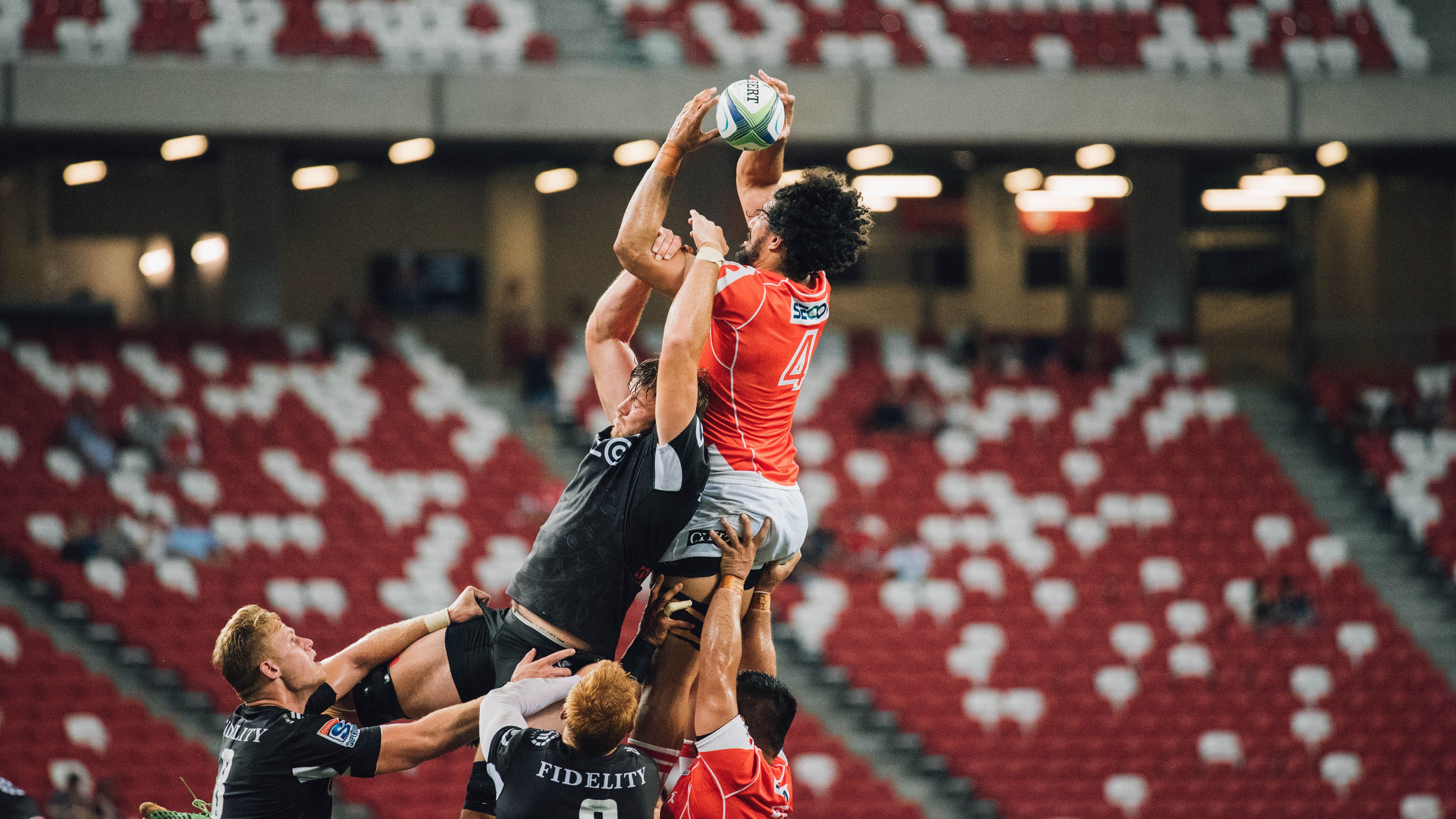 绿茵场的双重奏,当卢卡库的阴影笼罩,喀麦隆利刃斩落蓝鹰之翼