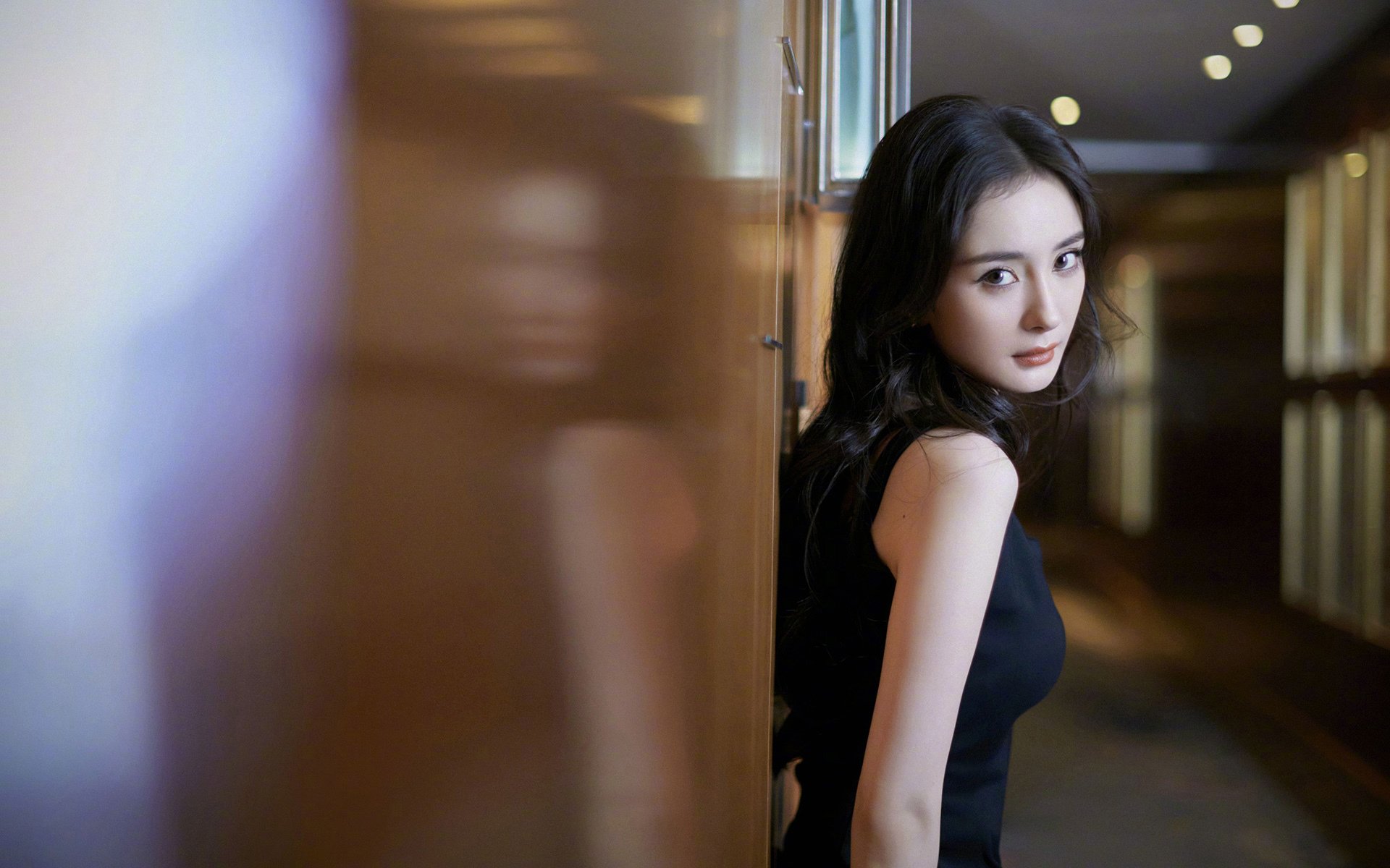 曼联vs英格兰,孔德的不掉线表现引领胜利