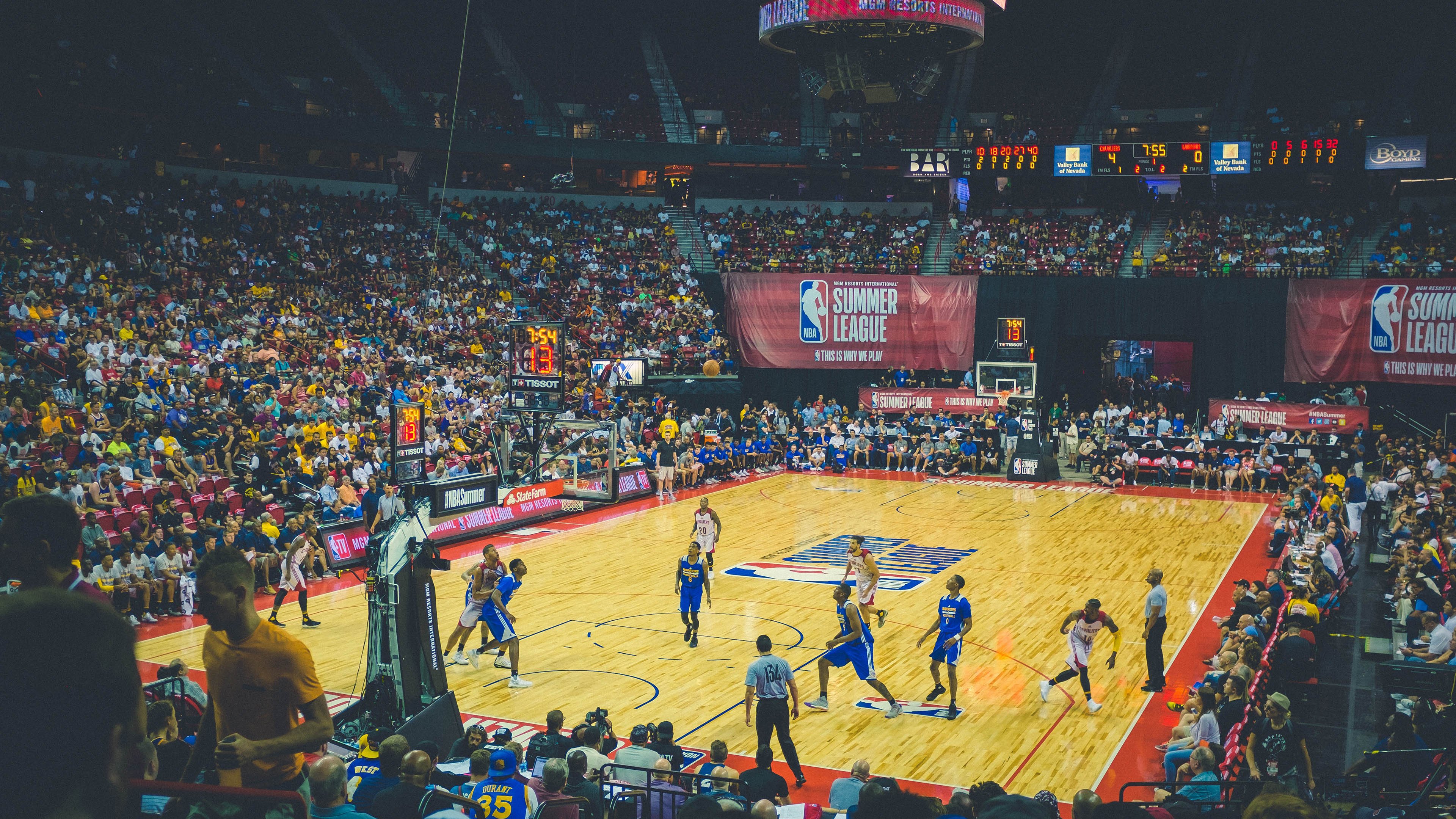 平行宇宙的对决，辽宁队火力压制快船，文班亚马成为跨时空关键先生